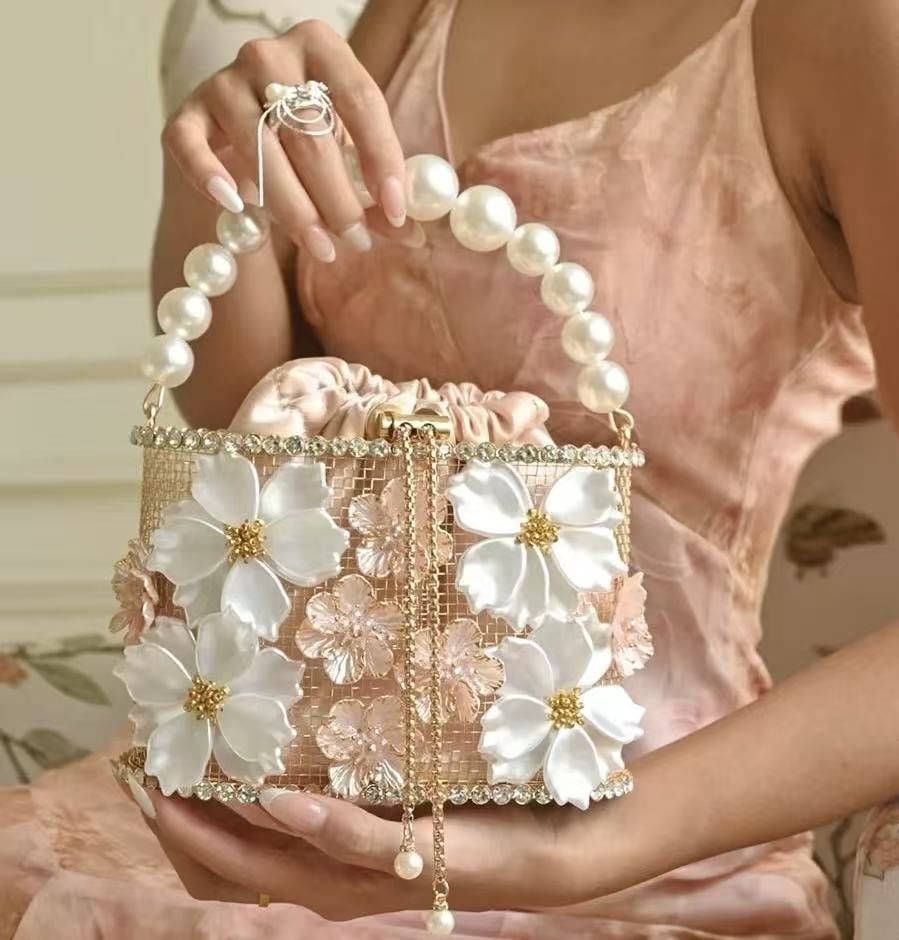 Birdcage clutch